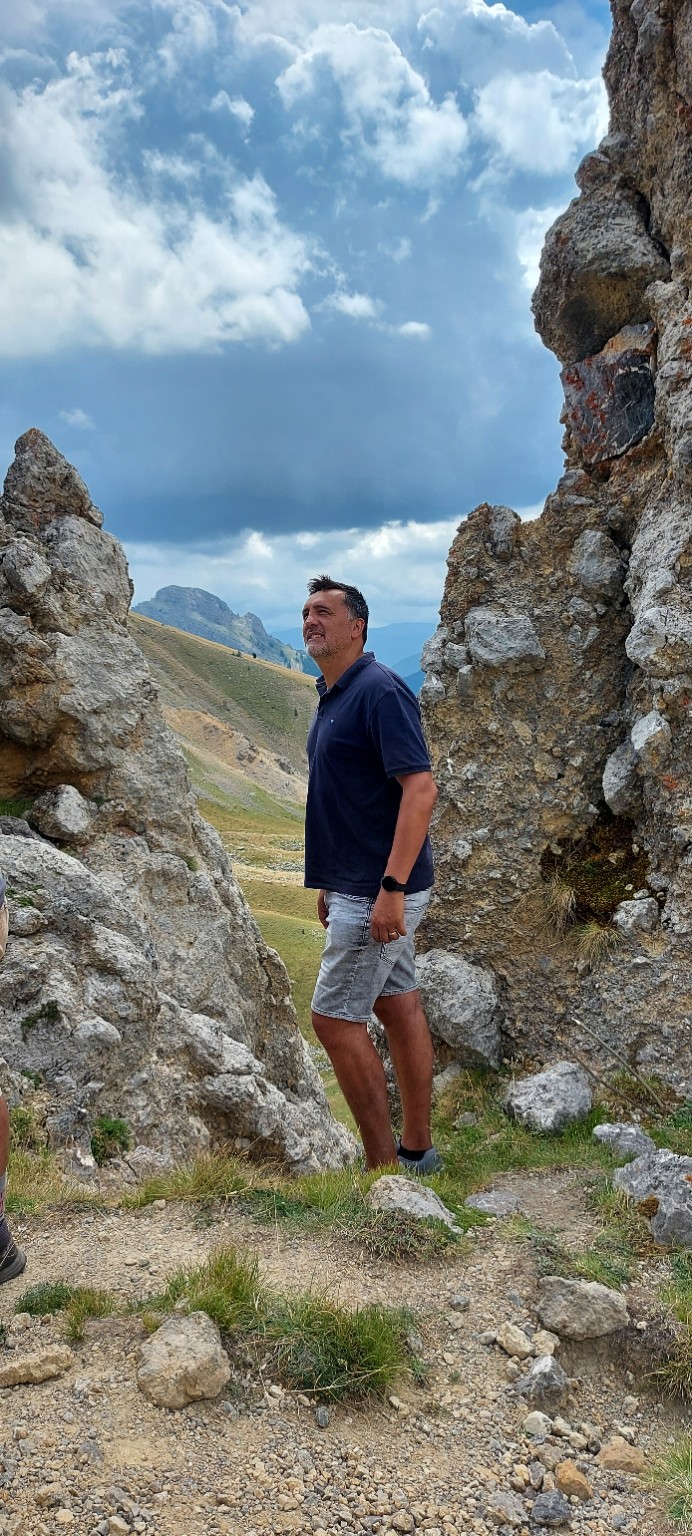 Ivan Lapčević u planinskom prolazu